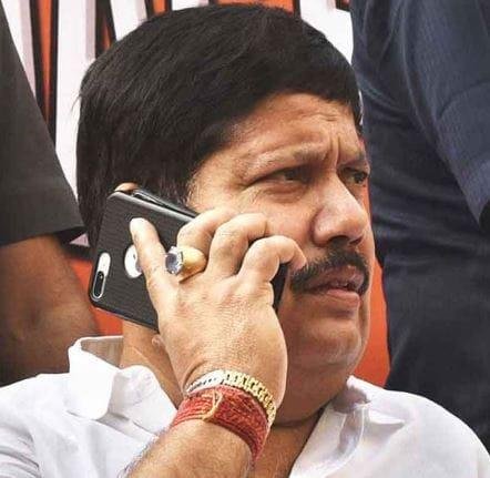 अर्जुन सिंह ने ममता बनर्जी को निऱाश भी नहीं किया और विधानसभा में तृणमूल कांग्रेस के कद्दावर हिंदी जुबान वाले नेता के रूप में उभरे 