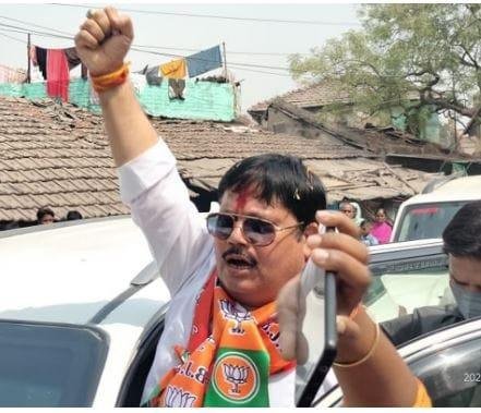 वर्ष 2001 से 2016 तक अर्जुन सिंह अपने हिंदी और भोजपुरी बेल्ट वाले भाटपाड़ा से तृणमूल का परचम फहराया। 