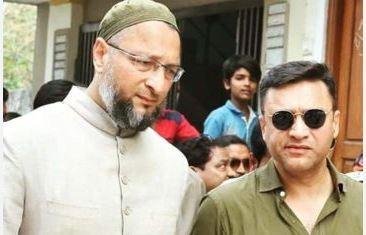 AIMIM अध्यक्ष असदुद्दीन Owaisi कह रहे हैं कि - 'मैंने छोटे (अकबरुद्दीन ओवैसी) को बहुत समझाकर रोक रखा है, छोड़ दूं क्या? छोटे-छोटे, तुमको मालूम ही क्या है कि छोटा क्या है। मेरा छोटा भाई तोप है, वो सालार का बेटा है। बहुत मुश्किल से समझाकर बैठाना पड़ता है। एक बार अगर छोटा निकल गया तो किसी के बाप की नहीं सुनता सिवाय मेरे। 