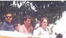 Priyanka Gandhi ने घोषित किया कि वह अगले 6 मई से मतदान होने तक क्षेत्र में ही बनी रहेंगी। यानी वह रायबरेली और अमेठी में इस दौरान लगातार सक्रिय दिखेंगी जिसका चुनाव पर असर पड़ना स्वाभाविक माना जा रहा है।