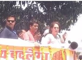 Priyanka Gandhi ने घोषित किया कि वह अगले 6 मई से मतदान होने तक क्षेत्र में ही बनी रहेंगी। यानी वह रायबरेली और अमेठी में इस दौरान लगातार सक्रिय दिखेंगी जिसका चुनाव पर असर पड़ना स्वाभाविक माना जा रहा है।