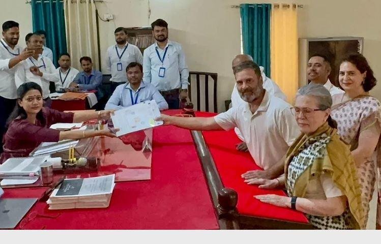Rahul Gandhi चुनाव लड़ने से साफ मना कर चुके थे। अमेठी के नाम पर उन्होंने तो तौबा कर लिया था। उन्होंने इस बारे में अपनी मां सोनिया गांधी, बहन प्रियंका गांधी वाड्रा और पार्टी में अपने चुनिंदा करीबियों से साफ तौर पर कह दिया था।