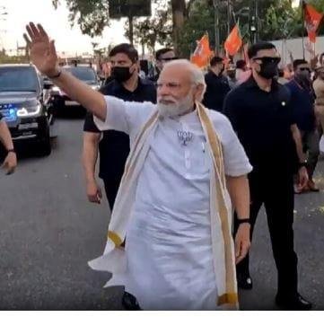 पीएम मोदी का यह चुनावी रोड शो उत्तर कोलकाता में होगा। यहां हाल ही में तृणमूल कांग्रेस छोड़कर भाजपा में आए तापस रॉय भाजपा की ओर से चुनावी मैदान में हैं। इ