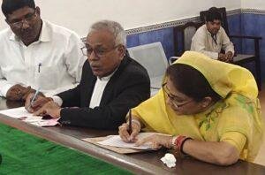 सियासी उठापटक के बीच हॉट सीट बन चुकी जौनपुर लोकसभा सीट पर तब सियासी हलचल उफान पर पहुंच गई जब श्रीकला के टिकट कटने की खबर आम हुई। य