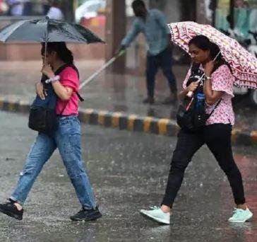 झारखंड वेदर 2 Jharkhand के अधिकांश जिलों में तेज हवाओं के साथ आसमान में बिजली के कड़कने की स्थिति बनेगी। इसके लिए पूरे राज्य में येलो अलर्ट जारी हुआ है।