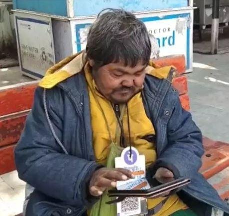 First Indian Digital भिखारी राजू मानसिक विकलांगता के कारण कोई नौकरी नहीं मिली तो हारकर उसने भीख मांगकर अपना जीविकोपार्जन शुरू कर दिया। 