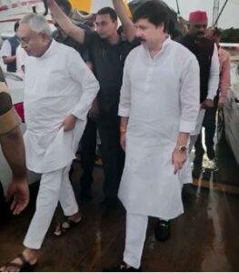 है। Ex MP & Bahubali Dhananjay Singh ने आरोप लगाया कि हमारी ओर से बसपा का टिकट वापस नहीं किया गया है। बसपा और कई उम्मीदवारों का टिकट काट चुकी है, लेकिन चर्चा और सफाई केवल जौनपुर पर क्यों हो रही है।