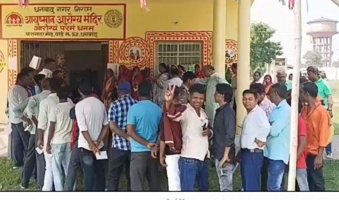 झारखंड ने पूरे देश में लोगों को ध्यान आकृष्ट किया है। सुबह 7 बजे से 11 बजे तक हुए मतदान में 27.80 फीसदी वोटिंग के साथ झारखंड दूसरे स्थान पर रहा।