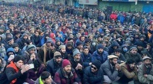 इस्लामाबाद से अगवा कवि अहमद फरहाद को लेकर सरकार का बचाव करने के क्रम में फेडरल प्रॉसिक्यूटर जनरल (सरकारी वकील) ने कहा कि वो 'आजाद कश्मीर' में 2 जून तक रिमांड पर रहेंगे। सरकारी वकील ने कहा कि उन्हें इस्लामाबाद कोर्ट के सामने पेश नहीं किया जा सकता क्योंकि आजाद कश्मीर पाकिस्तान का नहीं है बल्कि एक विदेशी क्षेत्र है। 