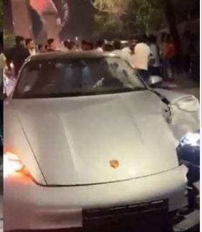 Unique Bail Grant in Pune : निबंध लिखने की शर्त पर जानलेवा सड़क हादसे के नाबालिग आरोपी को 15 घंटे में ही मिल गई जमानत डीसीपी विजय कुमार मगर ने कहा कि रविवार तड़के पुणे शहर के कल्याणी नगर इलाके में एक तेज रफ्तार पोर्श कार ने पीछे से टक्कर मार दी, जिससे दो बाइक सवार की मौत हो गई।