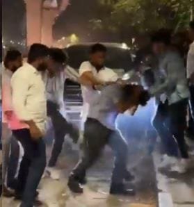 Unique Bail Grant in Pune : निबंध लिखने की शर्त पर जानलेवा सड़क हादसे के नाबालिग आरोपी को 15 घंटे में ही मिल गई जमानतहै