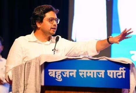 Ex BSP National Coordinator Akash Anand ने सोशल मीडिया पर पोस्ट करते हुए लिखा कि आप हमारी सर्वमान्य नेता हैं, आपका आदेश सिर माथे पे।