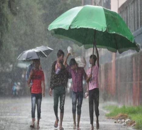 Jharkhand Weather Update 13-05-2024: आज भी रांची समेत में 15 जिलों में तेज हवाओं के साथ बारिश का येलो अलर्ट 2 22Scope News है। Jharkhand Weather विभाग के रांची केंद्र की जारी विशेष बुलेटिन में कहा गया है कि 13 मई को रांची, खूंटी, धनबाद, जामताड़ा, देवघर, दुमका, पाकुड़, गोड्डा, साहिबगंज, सिमडेगा, गुमला, लोहरदगा, सराइकेला - खरसावां, पूर्वी और पश्चिमी सिंहभूम में कई स्थानों पर तेज हवाओं के साथ बादलों के गर्जन के साथ ही कहीं -कहीं तेज बारिश की स्थिति बनेगी।