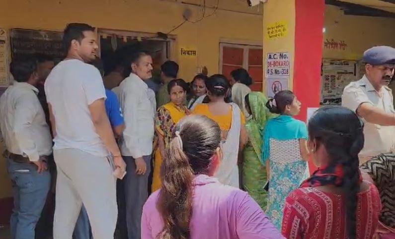 छठें चरण के लोकसभा चुनाव के मतदान के दौरान राजधानी दिल्ली से लेकर पश्चिम बंगाल, जम्मू-कश्मीर की अनंतनाग-राजौरी, ओडिशा की पुरी सीट पर कई बूथों पर ईवीएम खराब होने की शिकायत सामने आई है। 