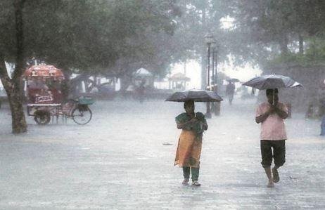 Jharkhand Weather विभाग के रांची केंद्र के अनुसार, बंगाल की खाड़ी से पश्चिम बंगाल, उड़ीसा के तटीय इलाकों से बने चक्रवाती गतिविधियों के चलते शुक्रवार 10 मई को Jharkhand में कहीं-कहीं तेज गर्जन के साथ तेज हवाएं चलेंगी।