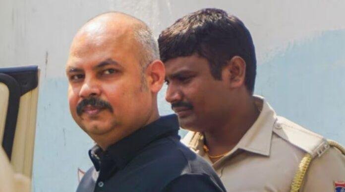 सीएम केजरीवाल के पीए