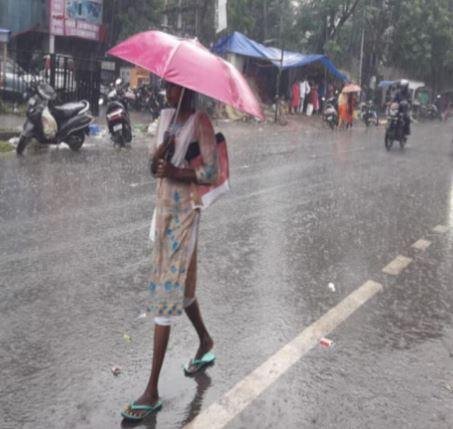 Jharkhand Weather Update 11-05-2024: आज भी राज्य में कई हिस्सों में तेज हवाओं के साथ गरजेंगे बदरा, 9 जिलों में गंभीर अलर्ट Jharkhand में पिछले 24 घंटे में सबसे अधिक 46.4 मिमी बारिश धनबाद के पंचेत में दर्ज किया गया जबकि सबसे अधिक तापमान 38.3 डिग्री सेल्सियस सराइकेला में दर्ज हुआ।