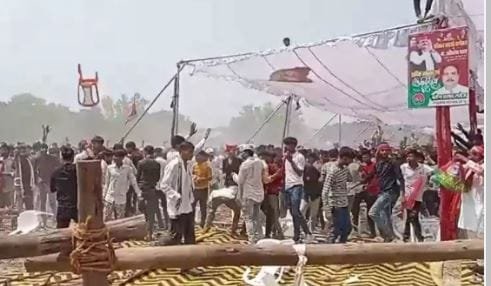 आजमगढ़ में भगदड़ पर उतारू भीड़ को देख अनहोनी की आशंका को टालने को पुलिस ने समझदारी से आंशिक बल प्रयोग कर हालात को पूरी तरह नियंत्रित किया।