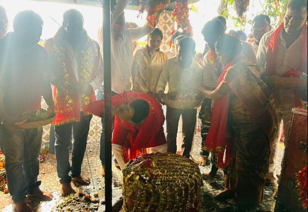 GIRIDIH LOKSABHA : नामांकन से पहले रजरप्पा मंदिर पहुंचे चंद्रप्रकाश चौधरी
