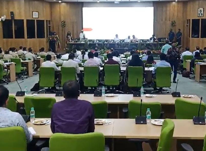 4000 सीएम की अध्यक्षता में कानून व्यवस्था को लेकर समीक्षा बैठक शुरू