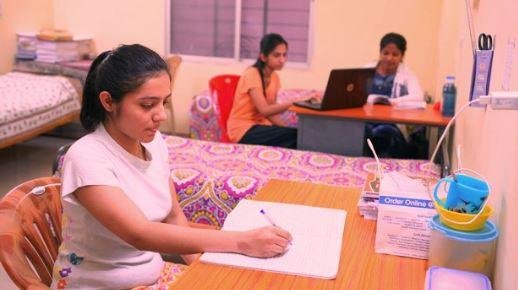 प्लेटफार्म टिकट के साथ छात्रों के हास्टल में रहने पर नहीं लगेगा जीएसटी