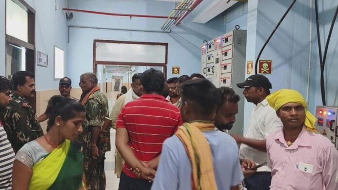 Breaking : वोट करने का विरोध करने पर 3 लोगों को मारी गोली, हालत गंभीर