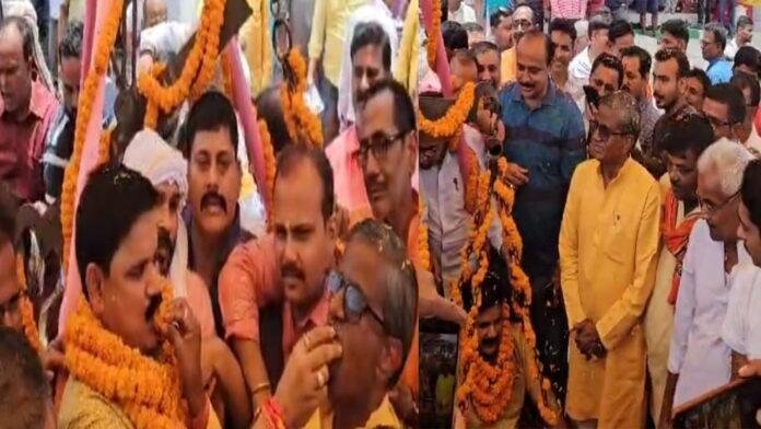 BJP MP Satish Chandra Dubey बगहा बीजेपी की तरफ से हुआ स्वागत समारोह, लड्डू से तौले गए सतीश चंद्र दुबे