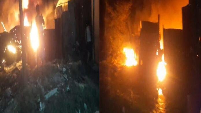 कबाड़ी दुकान में लगी आग, लाखों रुपए की संपत्ति जलकर हुआ खाक