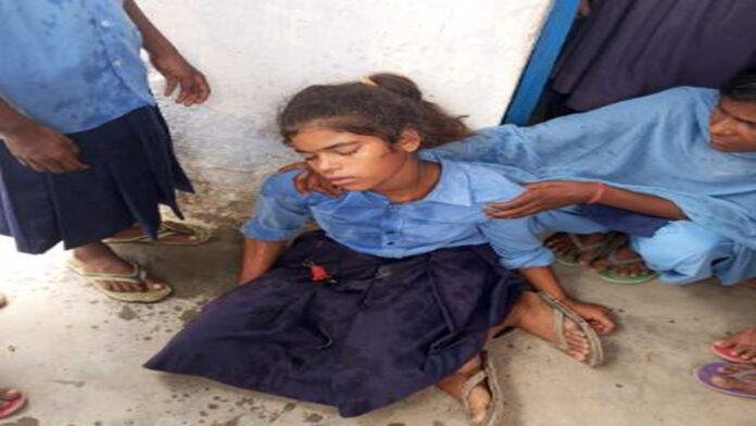 खुल गया स्कूल लेकिन गर्मी की तपिश से छात्रा हुईं बेहोश