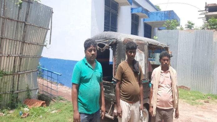 सड़क हादसे में 2 युवक की मौत, गांव में पसरा मातम