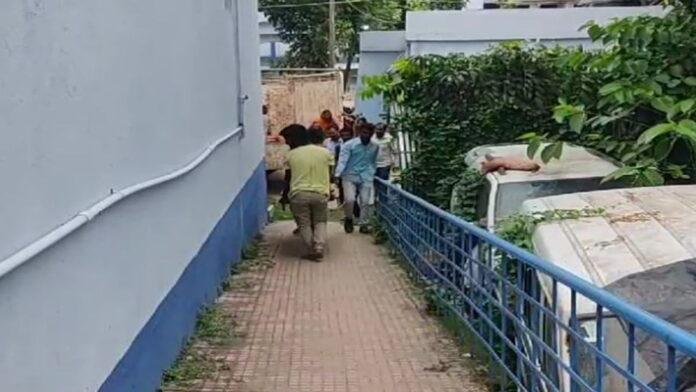 सांप के काटने से एक व्यक्ति की इलाज के दौरान मौत