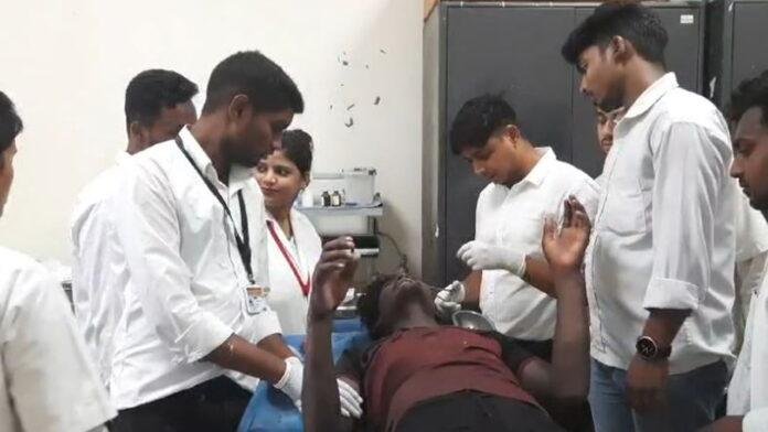 चोरी करते चोर को रंगेहाथ पकड़े जाने पर लोगों ने की जमकर पिटाई, अस्पताल में भर्ती