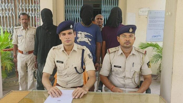 लूटी गई सामान के साथ 4 बदमाश गिरफ्तार