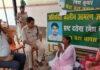 बेटे की सकुशल बरामदगी को लेकर आमरण अनशन पर बैठी मां, महिला को समझाने में जुटे अधिकारी