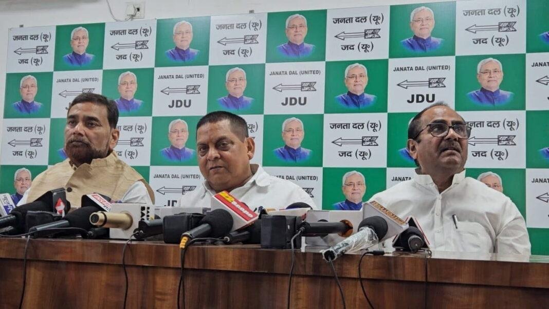 नीरज ने कहा- नीतीश जब सरकार के साथ रहते हैं तो मीठा जब बाहर आते हैं तो बुरा