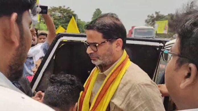 'बिहार के स्कूलों में बंट रही है खिचड़ी, कहीं नहीं हो रही है पढ़ाई, नीतीश आ जाएं या तेजस्वी'