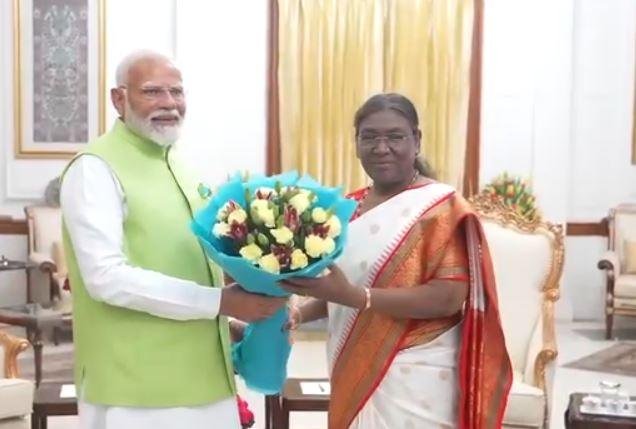 Breaking : राष्ट्रपति से मिले मोदी, बनाएंगे तीसरी बार सरकार