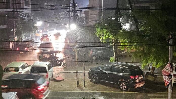 Patna Barish Breaking : पटना में मॉनसून की पहली बारिश, भीषण गर्मी से थोड़ी राहत