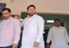 तेजस्वी ने पत्रकारों पर ली चुटकी, कहा- आपलोग नजर लगा देतें हैं इसलिए नहीं जाते हैं विदेश