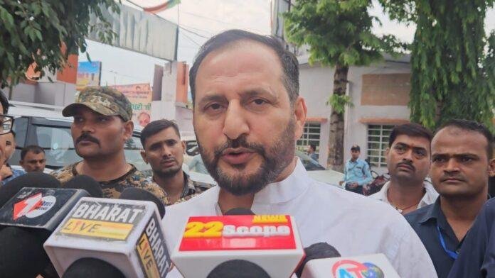 Minister Neeraj Bablu
