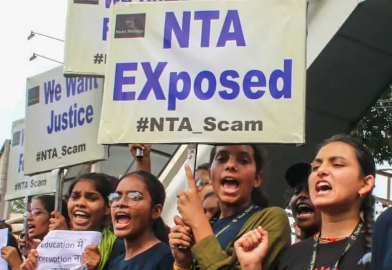 NEET Controversy केंद्र और एनटीए से सुप्रीम कोर्ट ने सख्ती से कहा कि अगर नीट परीक्षा में 0.001 फीसदी भी लापरवाही हुई है तो उससे निपटा जाना चाहिए।