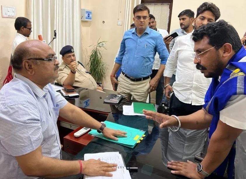 New Dalit Face : बसपा के शून्य होते ही दलितों के ‘नगीना’ बने चंद्रशेखर, मिशन भी है बहुत खास 2 22Scope News चंद्रशेखर ने 15 मार्च 2020 को अपना राजनैतिक दल बनाने की घोषणा की। इसका नाम आजाद समाज पार्टी (कांशीराम) रखा।