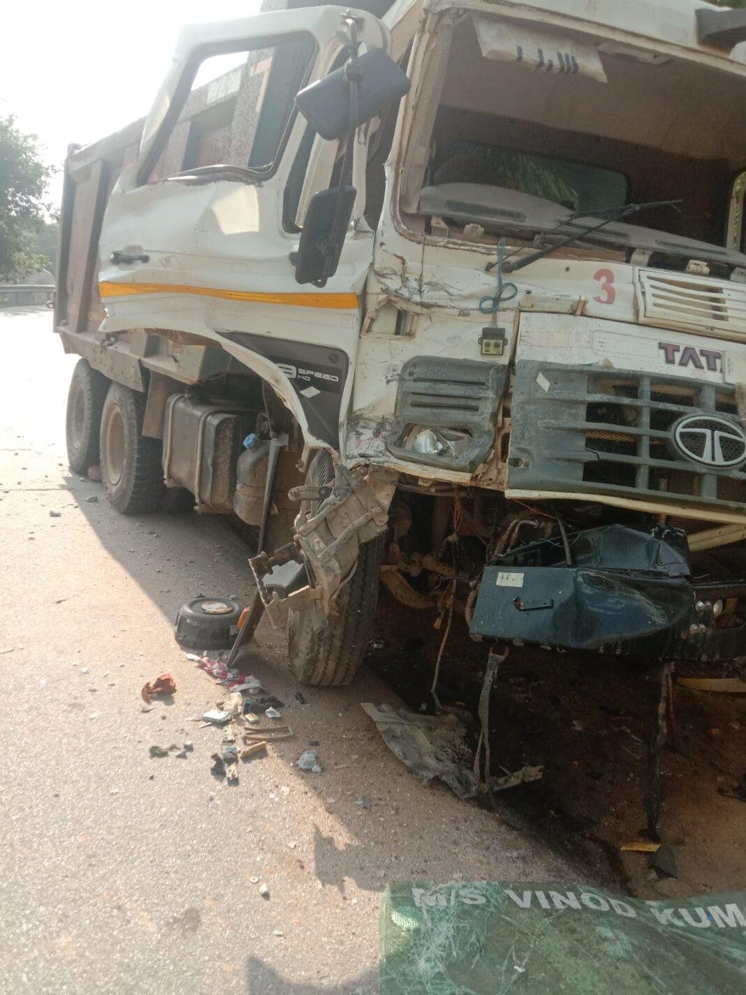 Kolebira में हाईवा और डंफर के बीच जोरदार टक्कर