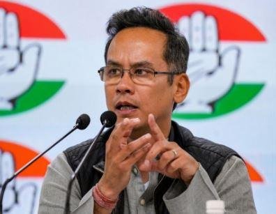 पर केंद्र सरकार को आड़े हाथ लेते हुए कांग्रेस नेता गौरव गोगोई ने सीबीआई से जांच कराने की मांग की है। गोगोई ने कहा कि सरकार इस विषय पर चर्चा करने से भाग रही है। 