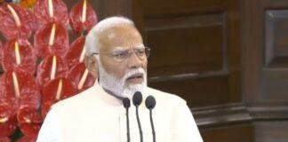 विपक्ष को एनडीए की बैठक में पीएम ने सुनाई खरी-खोटी और बोले - हम हारे कहां से भाई, ये एनडीए की महाविजय। राष्ट्रीय जनतांत्रिक गठबंधन (राजग) का नेता चुने जाने के बाद कार्यवाहक प्रधानमंत्री नरेंद्र मोदी ने शुक्रवार को संसदीय दल को संबोधित किया।