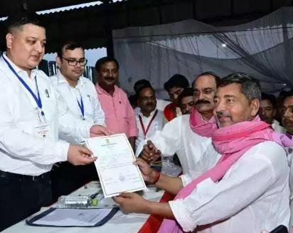 चुनाव परिणाम के ब्योरे बता रहे हैं कि उत्तर प्रदेश में बसपा कई अहम सीटों पर भाजपा के लिए संकटमोचक की भूमिका में रही। बसपा को उन सीटों पर उतने वोट नहीं मिलते तो भाजपा का शिकस्त तय माना जा रहा था। 
