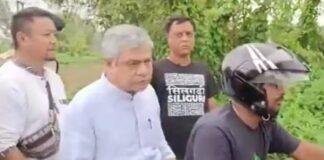 सोमवार सुबह करीब पौने नौ बजे पश्चिम बंगाल के न्यू जलपाईगुड़ी के पास हुए ट्रेन हादसे की जगह पर तीसरे पहर रेल मंत्री अश्विनी वैष्णव पहुंचे।