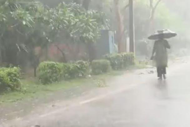 बिहार भारतीय मौसम विभाग ने बिहार के 18 जिलों में हल्के से मध्यम दर्जे की बारिश का यलो अलर्ट जारी किया है।