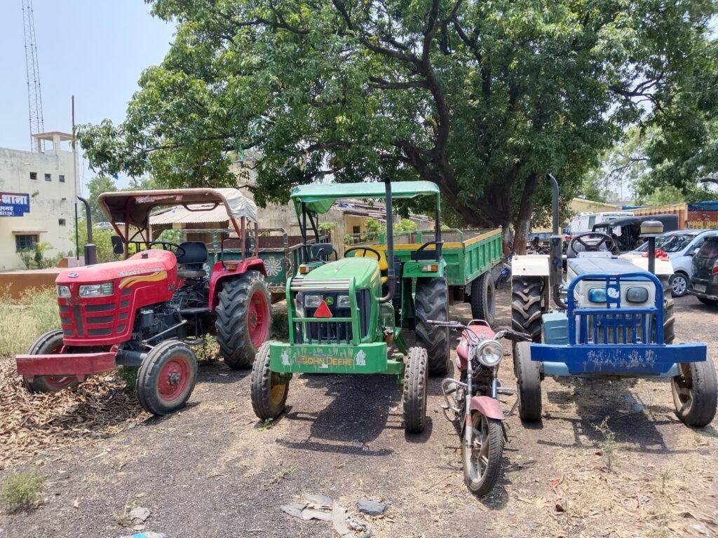 Ramgarh : ट्रैक्टर चोर गिरोह का भंडाफोड़, मौज के लिए...
