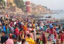 Holy Dip : गंगा दशहरा पर काशी और प्रयागराज से लेकर हरिद्वार तक गंगा में डुबकी लगाने को उमड़े श्रद्धालु Holy Dip : रविवार को गंगा दशहरा के मौके पर मोक्षदायिनी नगरी काशी से लेकर संगम नगरी प्रयागराज और उत्तराखंड के हरिद्वार में गंगा घाटों पर भी बड़ी संख्या में श्रद्धालु पहुंचे और लगातार उनके पहुंचने का क्रम बना हुआ है।